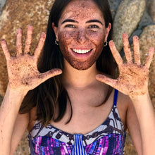 Cargar imagen en el visor de la galería, EXFOLIANTE CORPORAL ANTICELULITIS Y ANTI ESTRÍAS CON CAFÉ Y ACEITE DE OLIVA. RECETA ORIGINAL